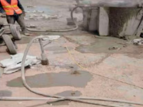 乌恰水泥混凝土路面板底注浆技术 路面脱空注浆整治方案